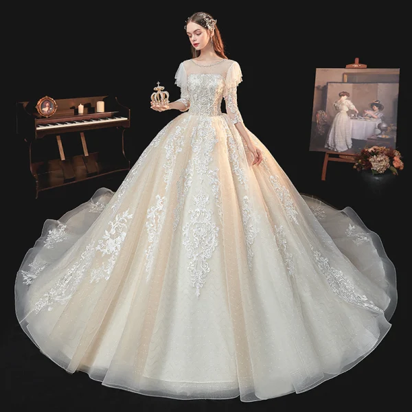 Chic / Belle Champagne La Mariée Robe De Mariée 2020 Robe Boule Transparentes Encolure Dégagée 3/4 Manches Dos Nu Appliques En Dentelle Faux Diamant Perlage Glitter Tulle Chapel Train Volants