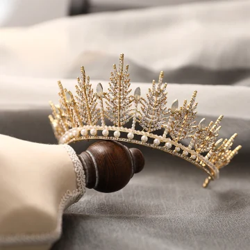 Piękne Złote Tiara Ozdoby Do Włosów Ślubne 2020 Stop Perła Rhinestone Ślub Akcesoria