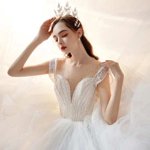 Romantique Blanche La Mariée Robe De Mariée 2020 Robe Boule Transparentes Encolure Dégagée Manches Courtes Dos Nu Perlage Glitter Tulle Cathedral Train Volants