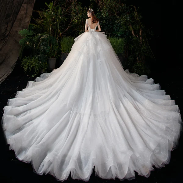 Romantique Blanche La Mariée Robe De Mariée 2020 Robe Boule Transparentes Encolure Dégagée Manches Courtes Dos Nu Perlage Glitter Tulle Cathedral Train Volants