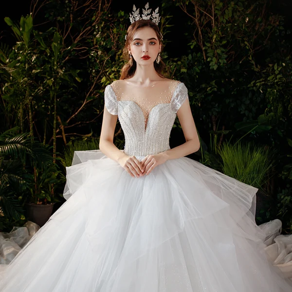 Romantique Blanche La Mariée Robe De Mariée 2020 Robe Boule Transparentes Encolure Dégagée Manches Courtes Dos Nu Perlage Glitter Tulle Cathedral Train Volants