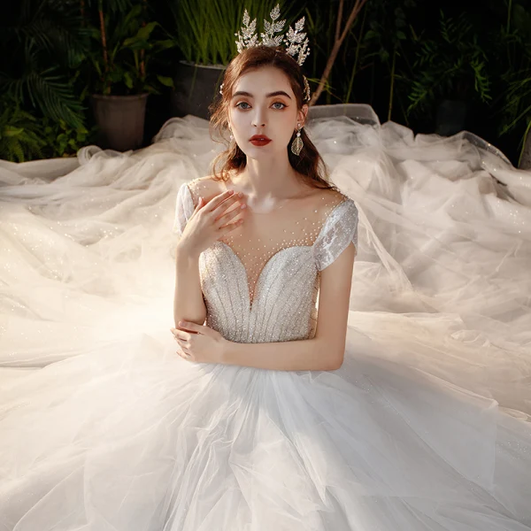 Romantique Blanche La Mariée Robe De Mariée 2020 Robe Boule Transparentes Encolure Dégagée Manches Courtes Dos Nu Perlage Glitter Tulle Cathedral Train Volants