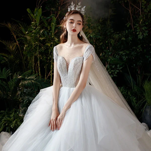 Romantique Blanche La Mariée Robe De Mariée 2020 Robe Boule Transparentes Encolure Dégagée Manches Courtes Dos Nu Perlage Glitter Tulle Cathedral Train Volants