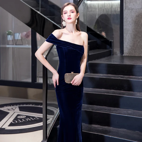 Modest / Simple Navy Blue Velour Evening Dresses  2020 A-Line / Princess One-Shoulder Short Sleeve Floor-Length / Long Backless Formal Dresses