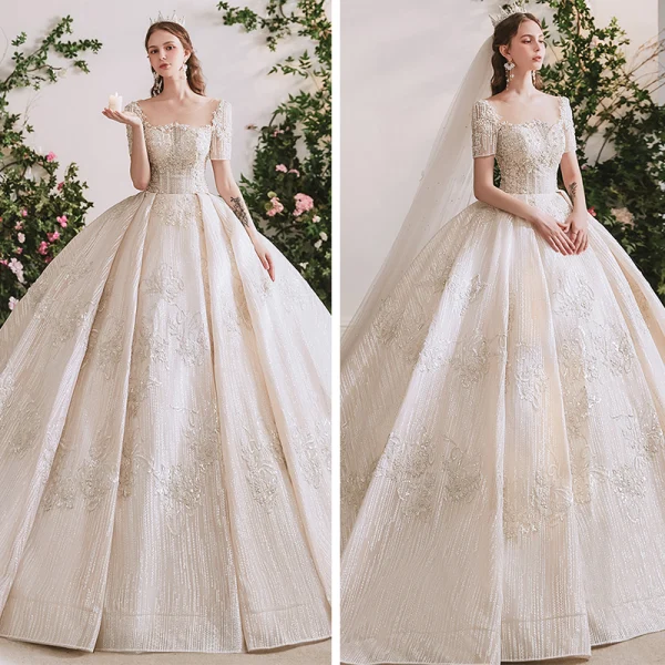 Luxe Champagne La Mariée Robe De Mariée 2020 Robe Boule Transparentes Encolure Dégagée Manches Courtes Dos Nu Fait main Perlage Paillettes Glitter Tulle Cathedral Train Volants