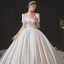 Vintage / Originale Ivoire Satin La Mariée Robe De Mariée 2020 Robe Boule Encolure Carrée Manches Courtes Dos Nu Noeud Perlage Perle Cathedral Train Volants
