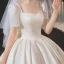 Vintage / Originale Ivoire Satin La Mariée Robe De Mariée 2020 Robe Boule Encolure Carrée Manches Courtes Dos Nu Noeud Perlage Perle Cathedral Train Volants