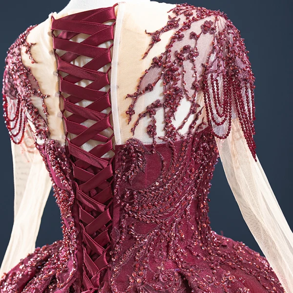 Vintage / Originale Bordeaux Robe De Bal 2020 Robe Boule Transparentes Encolure Dégagée Manches Longues Paillettes Fait main Perlage Tribunal Train Volants Dos Nu Robe De Ceremonie