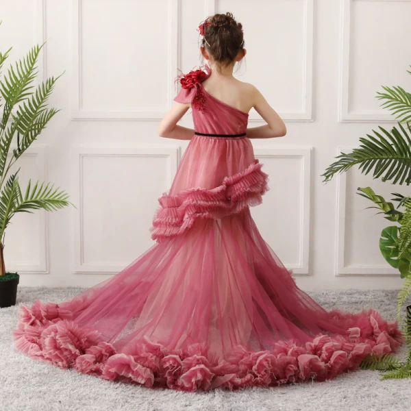 Étourdissant Rouge Anniversaire Robe Ceremonie Fille 2020 Princesse Une épaule Sans Manches Dos Nu Appliques Fleur Perlage Plumes Tribunal Train Volants