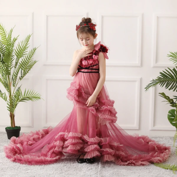 Étourdissant Rouge Anniversaire Robe Ceremonie Fille 2020 Princesse Une épaule Sans Manches Dos Nu Appliques Fleur Perlage Plumes Tribunal Train Volants