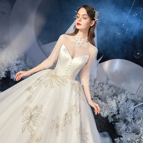 Vintage / Originale Ivoire La Mariée Robe De Mariée 2020 Robe Boule Transparentes Col Haut 3/4 Manches Dos Nu Appliques En Dentelle Paillettes Perlage Cathedral Train Volants