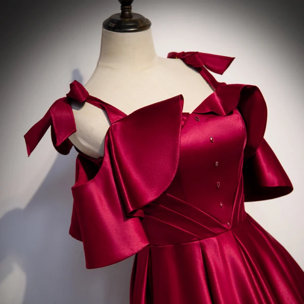 Simple Bordeaux Satin De Fiançailles Robe De Soirée 2020 Princesse Bretelles Spaghetti Manches Courtes Longue Volants Dos Nu Robe De Ceremonie