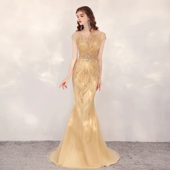 Haut De Gamme Doré Robe De Soirée 2020 Trompette Sirène Transparentes Encolure Dégagée Manches Courtes Fait Main Faux Diamant Perlage Train De Balayage Robe De Ceremonie