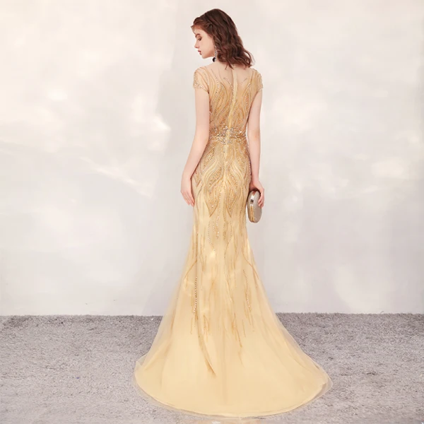 Haut de Gamme Doré Robe De Soirée 2020 Trompette / Sirène Transparentes Encolure Dégagée Manches Courtes Fait main Faux Diamant Perlage Train De Balayage Robe De Ceremonie