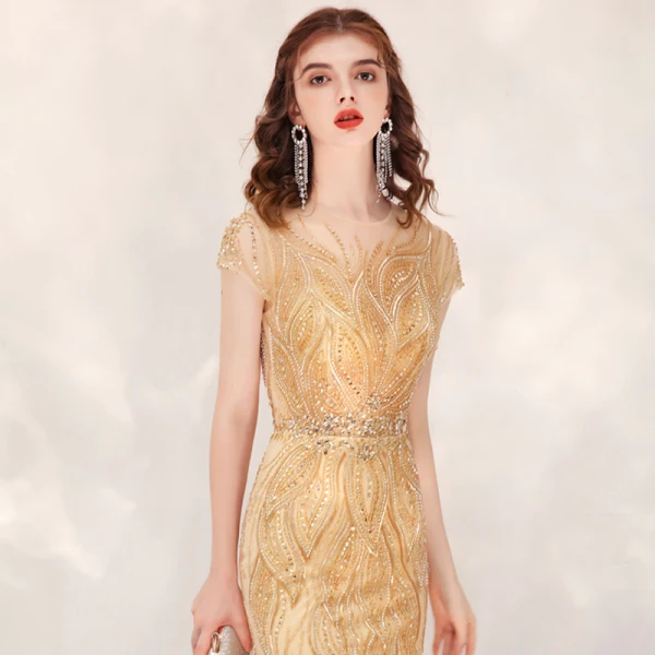 Haut de Gamme Doré Robe De Soirée 2020 Trompette / Sirène Transparentes Encolure Dégagée Manches Courtes Fait main Faux Diamant Perlage Train De Balayage Robe De Ceremonie