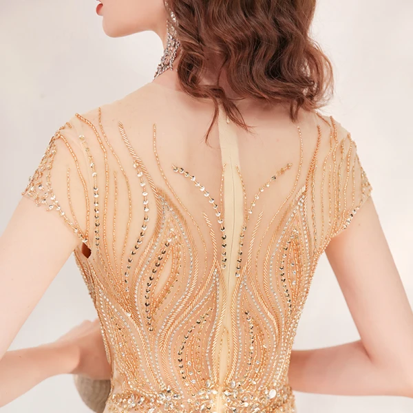 Haut de Gamme Doré Robe De Soirée 2020 Trompette / Sirène Transparentes Encolure Dégagée Manches Courtes Fait main Faux Diamant Perlage Train De Balayage Robe De Ceremonie
