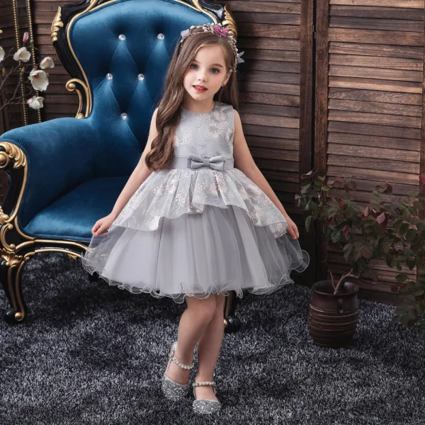 Lovely Grey Birthday Flower Girl Dresses 2020 Ball Gown Scoop Neck Sleeveless Appliques Lace Bow Sash Short Ruffle