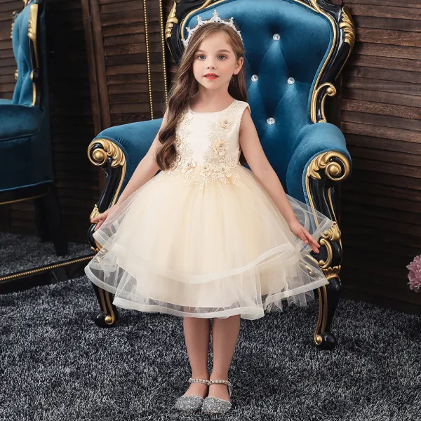 Chic / Beautiful Champagne Birthday Flower Girl Dresses 2020 Ball Gown Scoop Neck Sleeveless Appliques Lace Rhinestone Short Ruffle