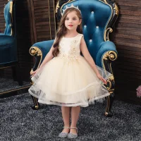 Hermoso Champán Cumpleaños Vestidos para niñas 2020 Ball Gown Scoop Escote Sin Mangas Apliques Con Encaje Rhinestone Cortos Ruffle