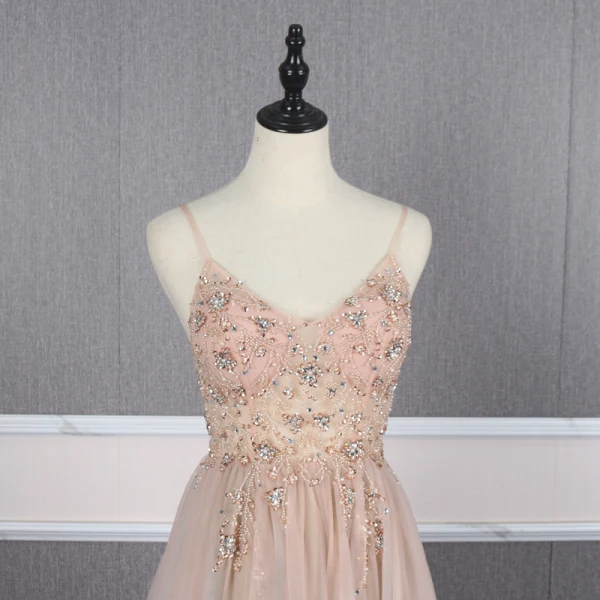 High End Champagner Durchsichtige Abendkleider 2020 A Linie Spaghettiträger Ärmellos Perlenstickerei Strass Sweep / Pinsel Zug Rückenfreies Rüschen Festliche Kleider