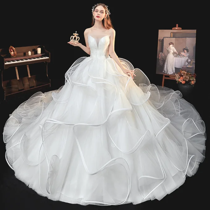 Beste Hvit Bryllups Brudekjoler 2020 Ballkjole Kjæreste Uten Ermer Ryggløse Beading Cathedral Train Buste