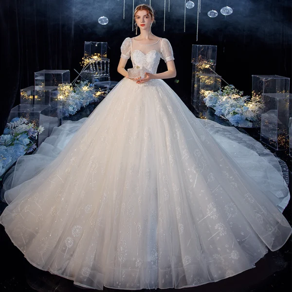 Style Victorien Blanche La Mariée Robe De Mariée 2020 Robe Boule Transparentes Encolure Carrée Gonflée Manches Courtes Dos Nu Perlage Glitter Tulle Cathedral Train Volants