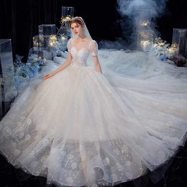 Style Victorien Blanche La Mariée Robe De Mariée 2020 Robe Boule Transparentes Encolure Carrée Gonflée Manches Courtes Dos Nu Perlage Glitter Tulle Cathedral Train Volants