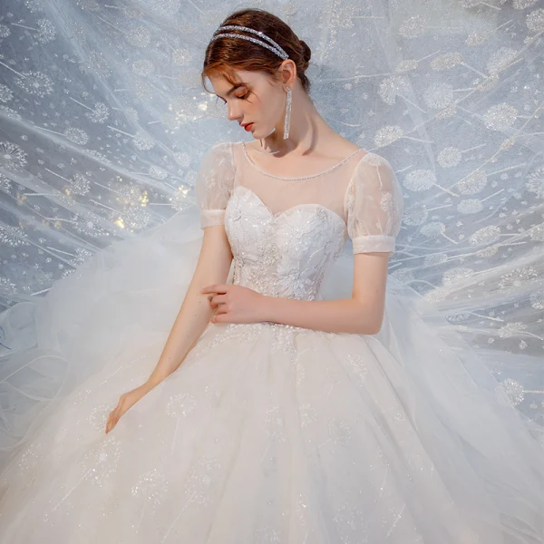 Style Victorien Blanche La Mariée Robe De Mariée 2020 Robe Boule Transparentes Encolure Carrée Gonflée Manches Courtes Dos Nu Perlage Glitter Tulle Cathedral Train Volants