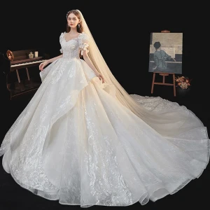 Luxe Blanche La Mariée Robe De Mariée 2020 Robe Boule Transparentes Encolure Dégagée Gonflée Manches Courtes Dos Nu Appliques En Dentelle Perlage Cathedral Train Volants