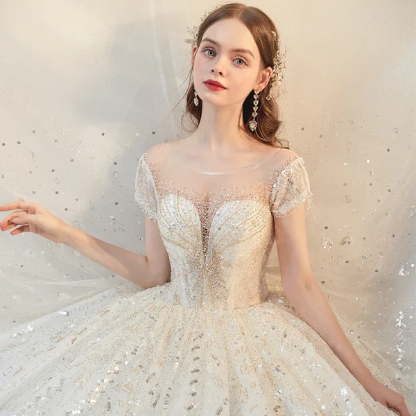 Luxe Blanche La Mariée Robe De Mariée 2020 Robe Boule Transparentes Encolure Dégagée Manches Courtes Dos Nu Paillettes Perlage Glitter Tulle Cathedral Train Volants
