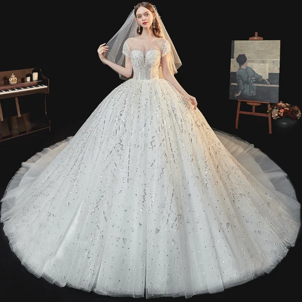 Luxe Blanche La Mariée Robe De Mariée 2020 Robe Boule Transparentes Encolure Dégagée Manches Courtes Dos Nu Paillettes Perlage Glitter Tulle Cathedral Train Volants