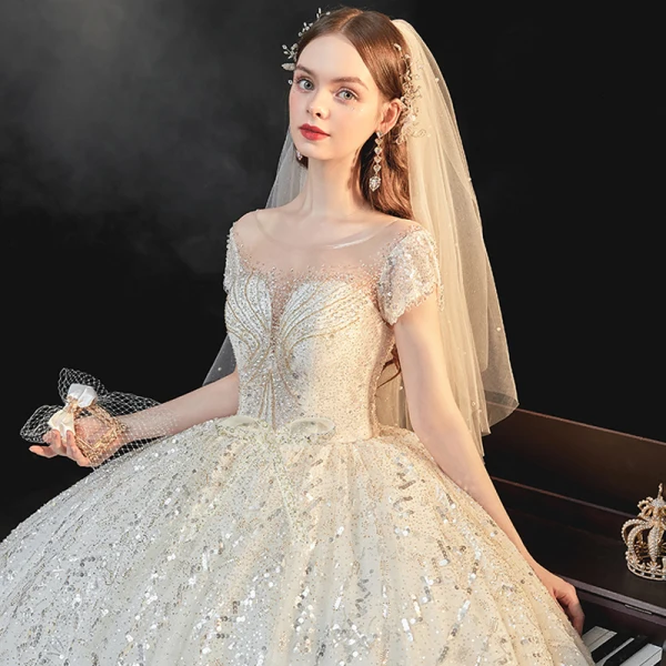 Luxe Blanche La Mariée Robe De Mariée 2020 Robe Boule Transparentes Encolure Dégagée Manches Courtes Dos Nu Paillettes Perlage Glitter Tulle Cathedral Train Volants