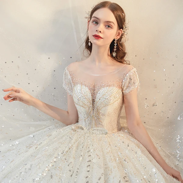 Luxe Blanche La Mariée Robe De Mariée 2020 Robe Boule Transparentes Encolure Dégagée Manches Courtes Dos Nu Paillettes Perlage Glitter Tulle Cathedral Train Volants