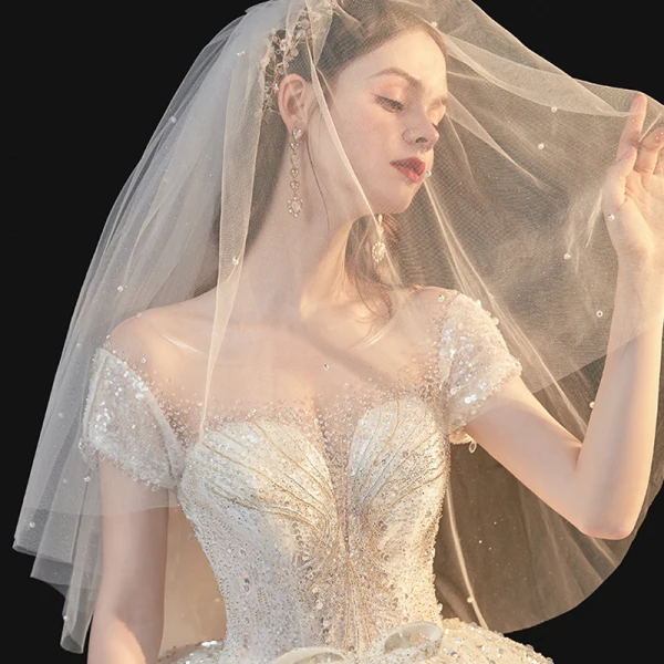 Luxe Blanche La Mariée Robe De Mariée 2020 Robe Boule Transparentes Encolure Dégagée Manches Courtes Dos Nu Paillettes Perlage Glitter Tulle Cathedral Train Volants