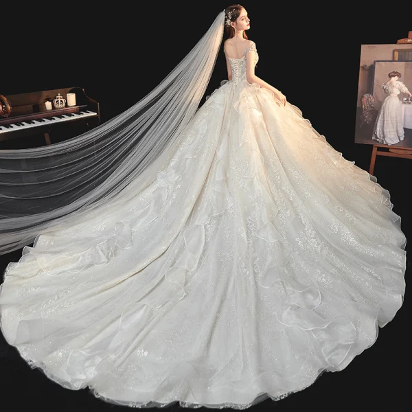 Luxe Champagne La Mariée Robe De Mariée 2020 Robe Boule Transparentes Encolure Dégagée Manches Courtes Dos Nu Glitter Tulle Paillettes Perlage Cathedral Train Volants