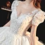 Vintage / Originale Blanche La Mariée Robe De Mariée 2020 Robe Boule Transparentes Encolure Dégagée Gonflée Manches Courtes Dos Nu Appliques En Dentelle Perlage Glitter Tulle Cathedral Train Volants