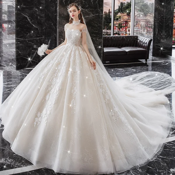 Vintage / Originale Champagne La Mariée Robe De Mariée 2020 Robe Boule Transparentes Col Haut Manches Courtes Perlage Gland Dos Nu Appliques En Dentelle Cathedral Train Volants