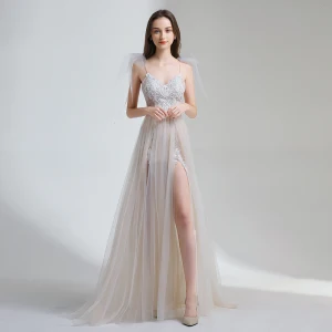 Abordable Champagne Été Plage Robe De Mariée 2020 Princesse Bretelles Spaghetti Sans Manches Appliques En Dentelle Dos Nu Fendue Devant Train De Balayage Volants