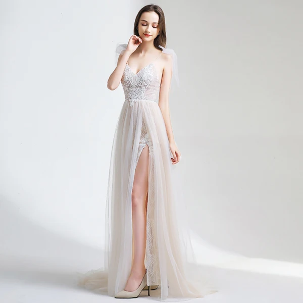 Erschwinglich Champagner Sommer Strand Brautkleider / Hochzeitskleider 2020 A Linie Spaghettiträger Ärmellos Applikationen Spitze Rückenfreies Gespaltete Front Sweep / Pinsel Zug Rüschen