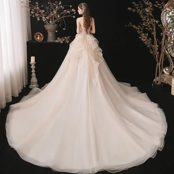 Fine Champagne Bryllups Brudekjoler 2020 Prinsesse Kjæreste Uten Ermer Ryggløse Appliques Blonder Beading Chapel Train Buste