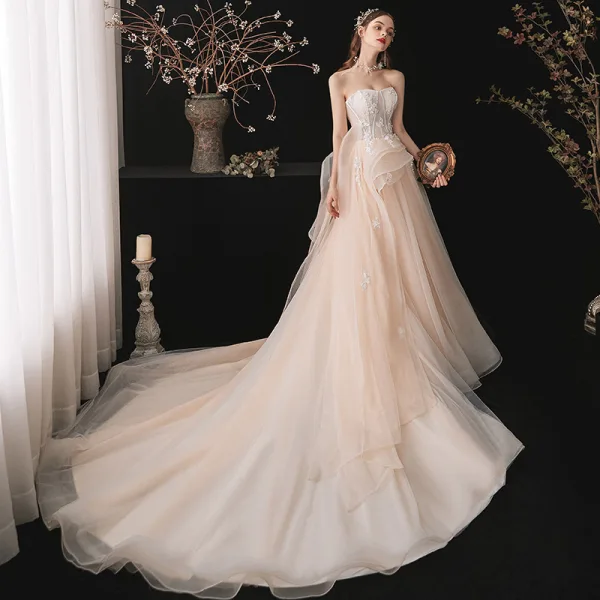 Fine Champagne Bryllups Brudekjoler 2020 Prinsesse Kjæreste Uten Ermer Ryggløse Appliques Blonder Beading Chapel Train Buste
