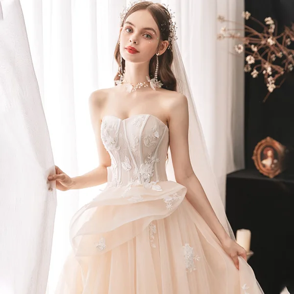 Fine Champagne Bryllups Brudekjoler 2020 Prinsesse Kjæreste Uten Ermer Ryggløse Appliques Blonder Beading Chapel Train Buste