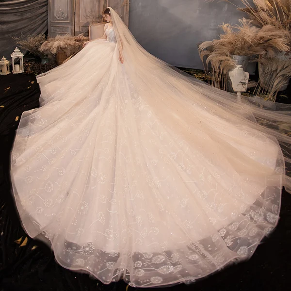 Style Victorien Ivoire La Mariée Robe De Mariée 2020 Robe Boule Transparentes Encolure Dégagée Gonflée Manches Courtes Dos Nu Paillettes Perlage Glitter Tulle Cathedral Train Volants