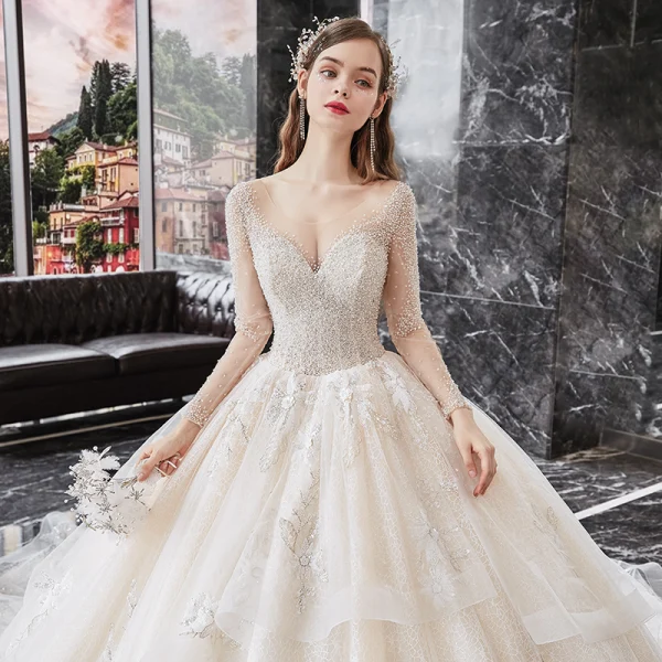 Meilleur Champagne La Mariée Robe De Mariée 2020 Robe Boule Transparentes Encolure Dégagée Manches Longues Dos Nu Paillettes Perlage Glitter Tulle Cathedral Train Volants