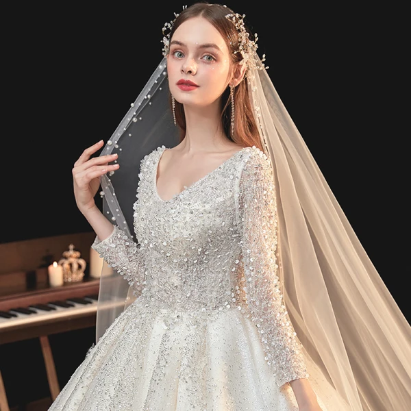 Meilleur Ivoire La Mariée Robe De Mariée 2020 Robe Boule V-Cou Manches Longues Dos Nu Paillettes Perlage Cathedral Train Volants