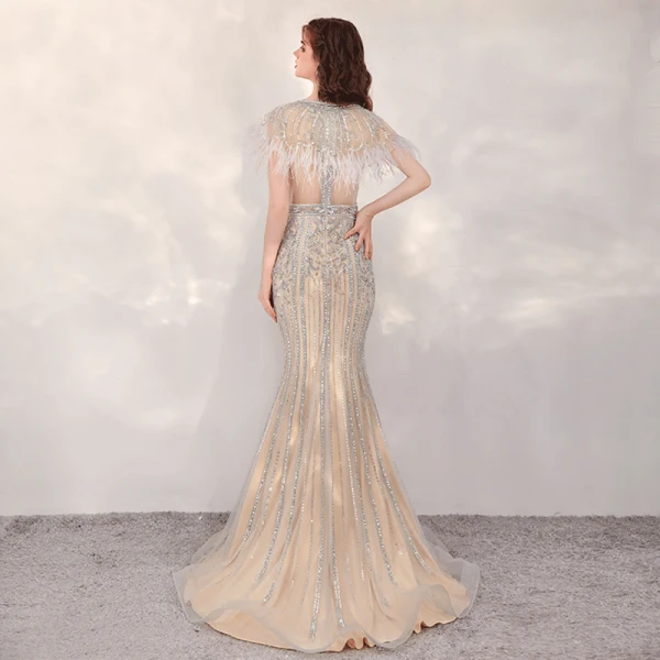 Luxe Doré Transparentes Robe De Soirée 2020 Trompette / Sirène Encolure Dégagée Manches Courtes Perlage Plumes Fendue devant Train De Balayage Robe De Ceremonie