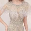 Luxe Doré Transparentes Robe De Soirée 2020 Trompette / Sirène Encolure Dégagée Manches Courtes Perlage Plumes Fendue devant Train De Balayage Robe De Ceremonie