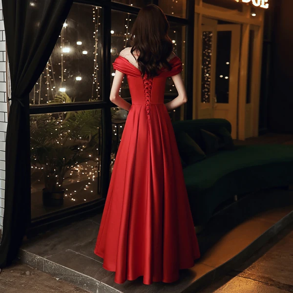 Schöne Rot Satin Tanzen Ballkleider 2020 A Linie Durchsichtige Rundhalsausschnitt Kurze Ärmel Strass Lange Rüschen Rückenfreies Festliche Kleider