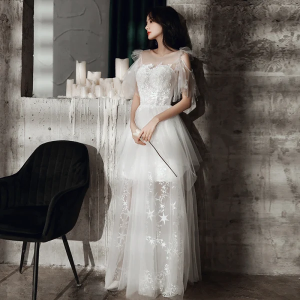 Erschwinglich Ivory / Creme Strand Brautkleider / Hochzeitskleider 2020 A Linie Durchsichtige Rundhalsausschnitt Kurze Ärmel Rückenfreies Star Applikationen Spitze Lange Rüschen