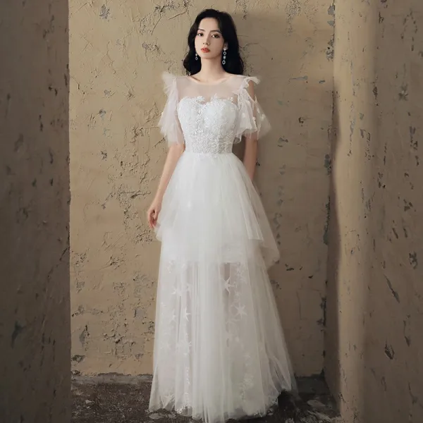 Erschwinglich Ivory / Creme Strand Brautkleider / Hochzeitskleider 2020 A Linie Durchsichtige Rundhalsausschnitt Kurze Ärmel Rückenfreies Star Applikationen Spitze Lange Rüschen